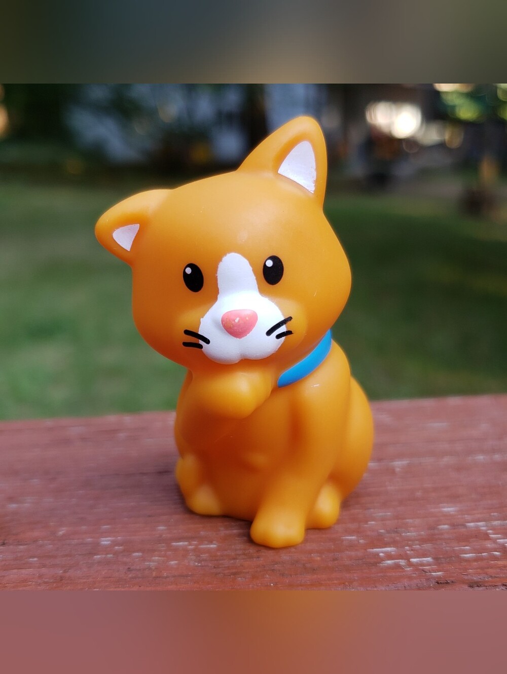2015 Mattel Fisher-Price Little People Orange Cat With Paw Up